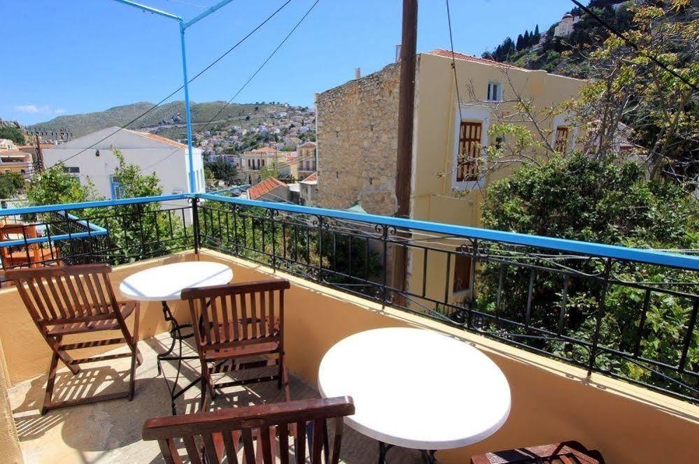 Symi Center Hotel מראה חיצוני תמונה
